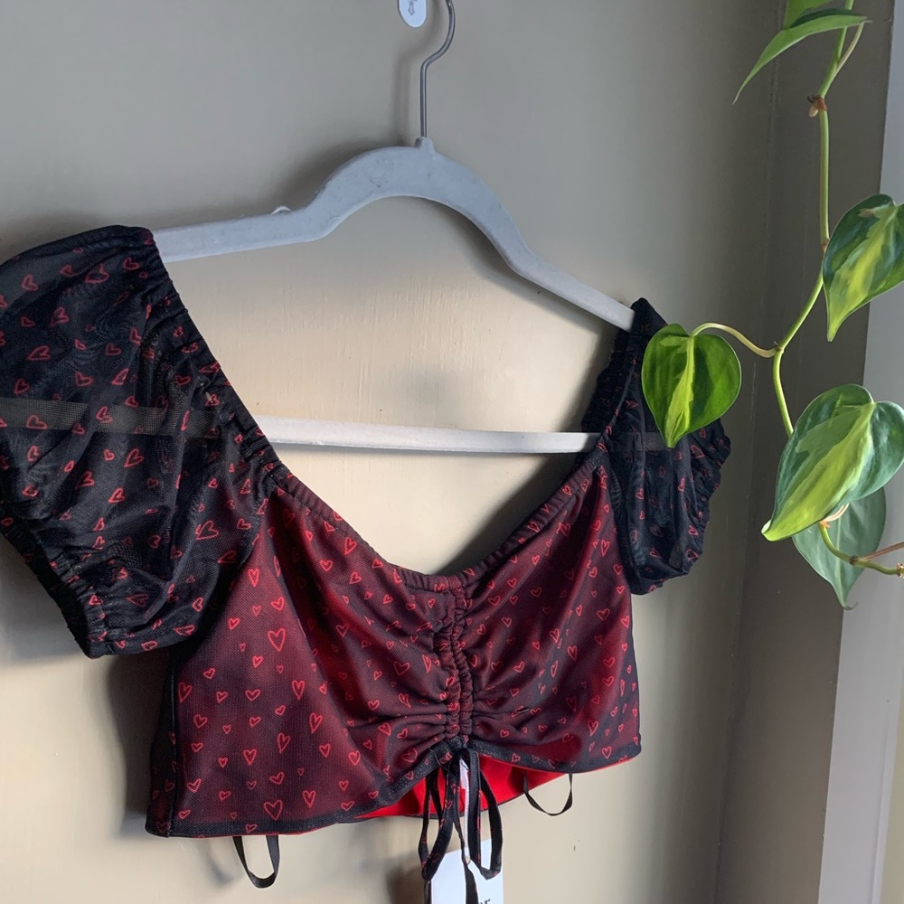 Tiger mist black and red crop top♥️🌹